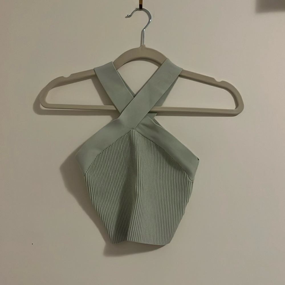 Aritzia Babaton Criss Cross Cropped Tank